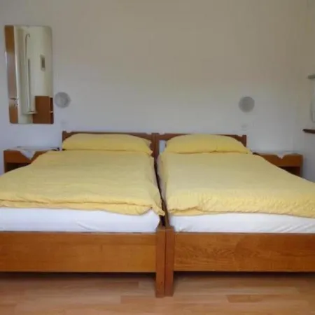 Eco-casa Paradiso G, Schwimmbad, Garten Und Wunderschone Seesicht, Ruhig Und Sonnig Gelegen Minusio