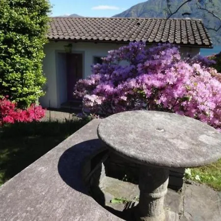 Eco-casa Paradiso G, Schwimmbad, Garten Und Wunderschone Seesicht, Ruhig Und Sonnig Gelegen Vakantiehuis Minusio